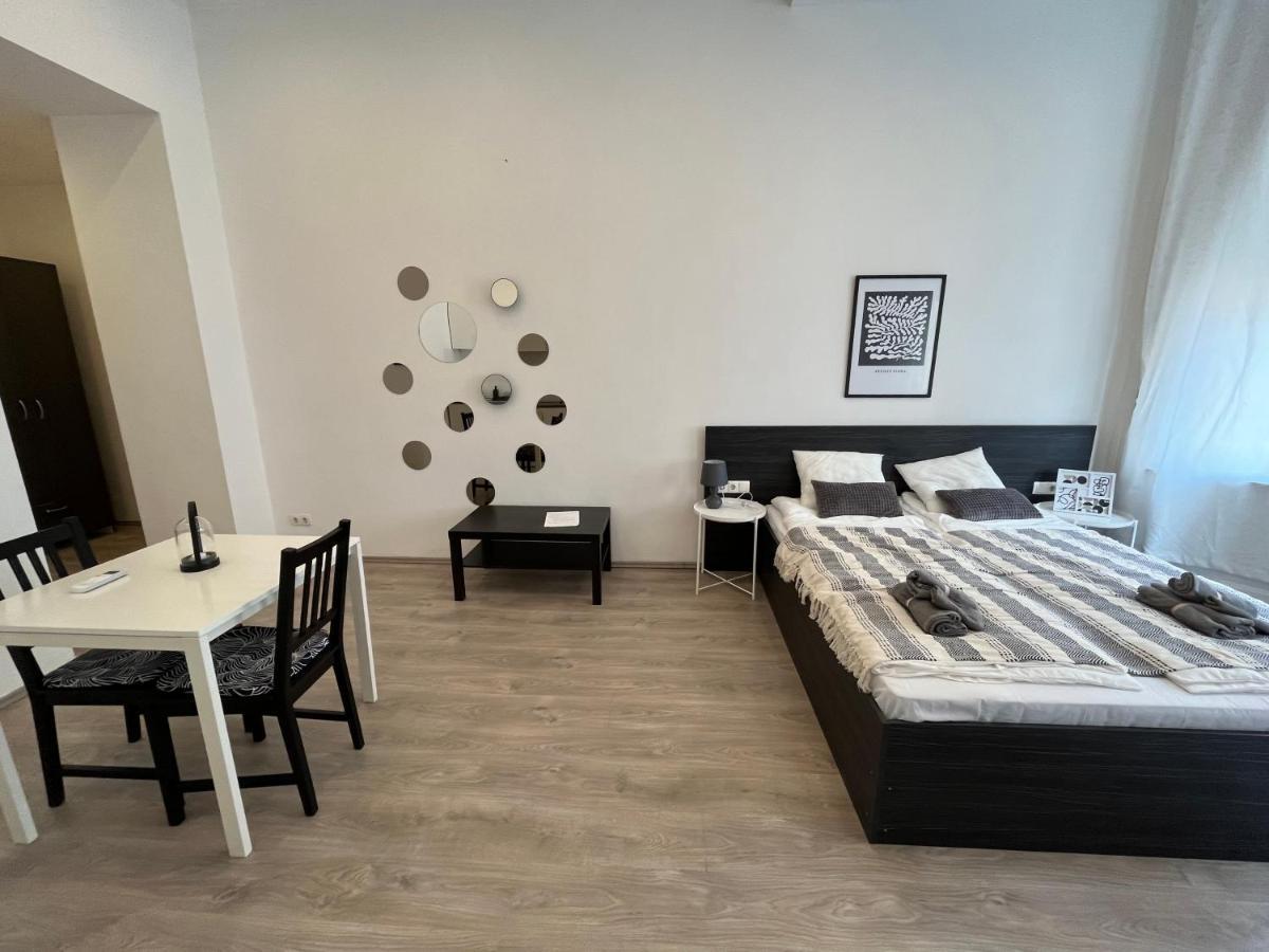 D58 Superior Apartments In The City Center Budapeste Exterior foto
