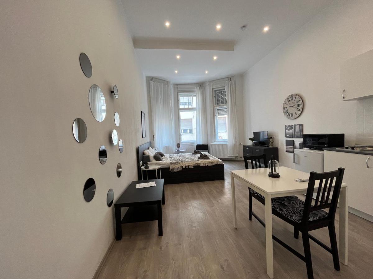 D58 Superior Apartments In The City Center Budapeste Exterior foto